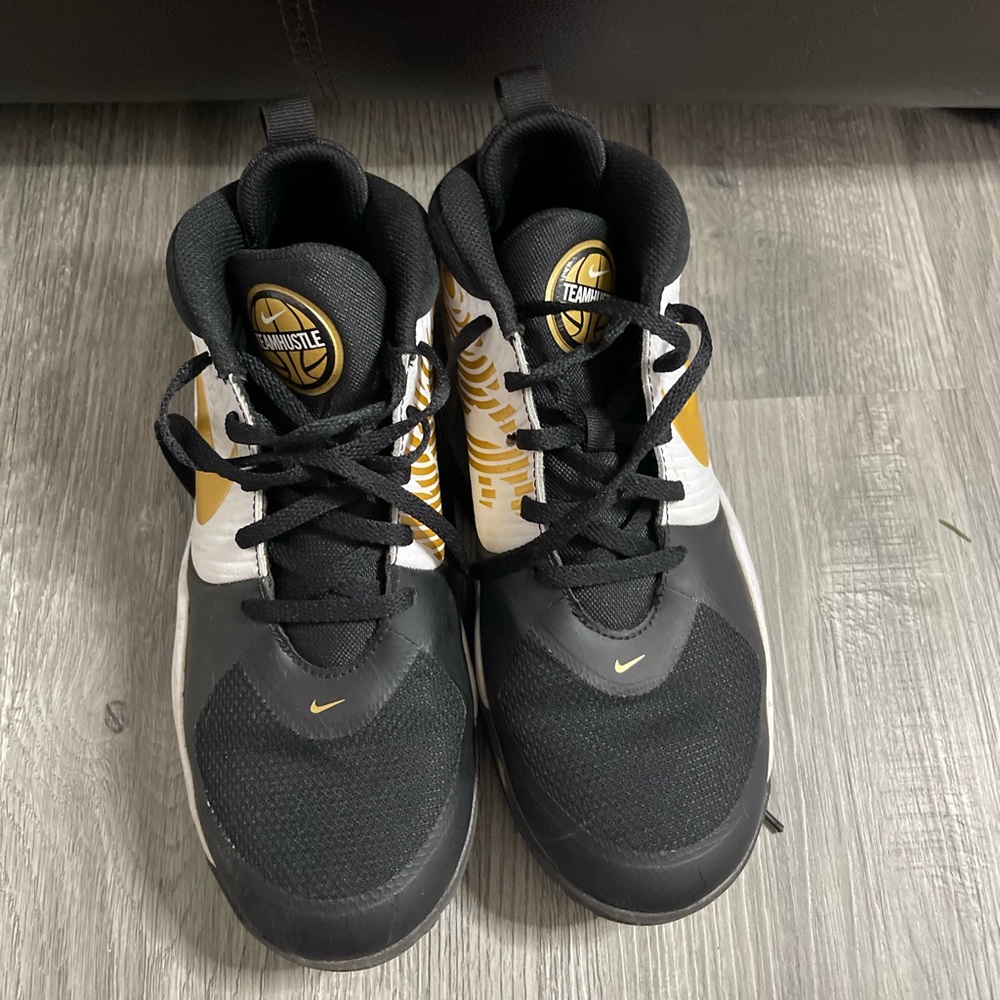 Nike 6Y Team Hustle